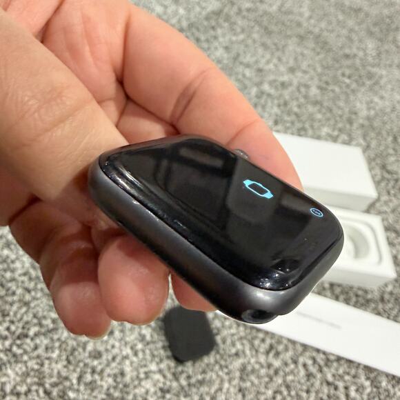 Apple Watch Series 4, 44mm Space Gray Aluminum MU6E2LL/A (GPS) - Picture 5 of 7